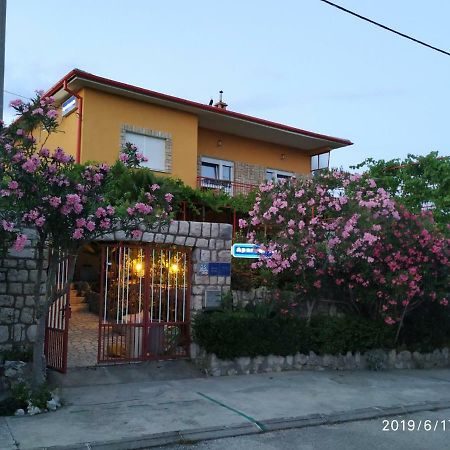 Apartments Maricic 200 Meters From The Beach Novi Vinodolski Zewnętrze zdjęcie