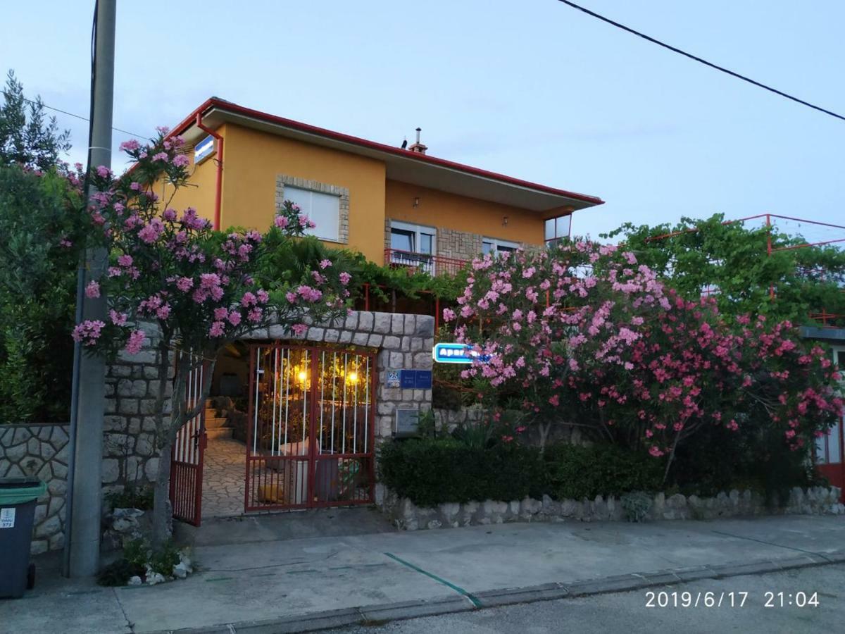 Apartments Maricic 200 Meters From The Beach Novi Vinodolski Zewnętrze zdjęcie